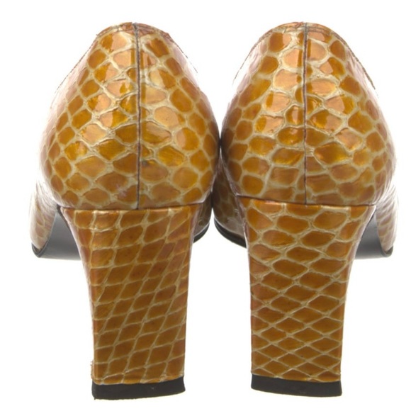 COPY - Stuart Weitzman Leather Pumps-Gold-Size 7 AA (Narrow) - Picture 4 of 5